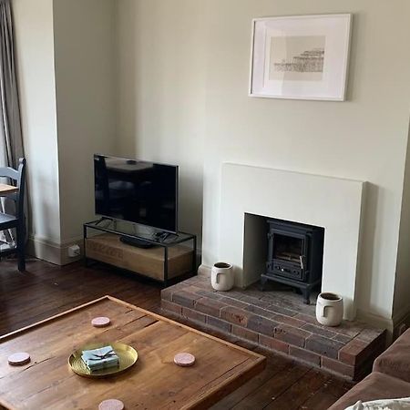 Lovely 4 Bedroom Home, Stones Throw From The Beach Brighton Exterior foto