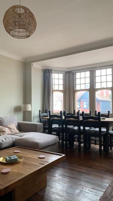 Lovely 4 Bedroom Home, Stones Throw From The Beach Brighton Exterior foto