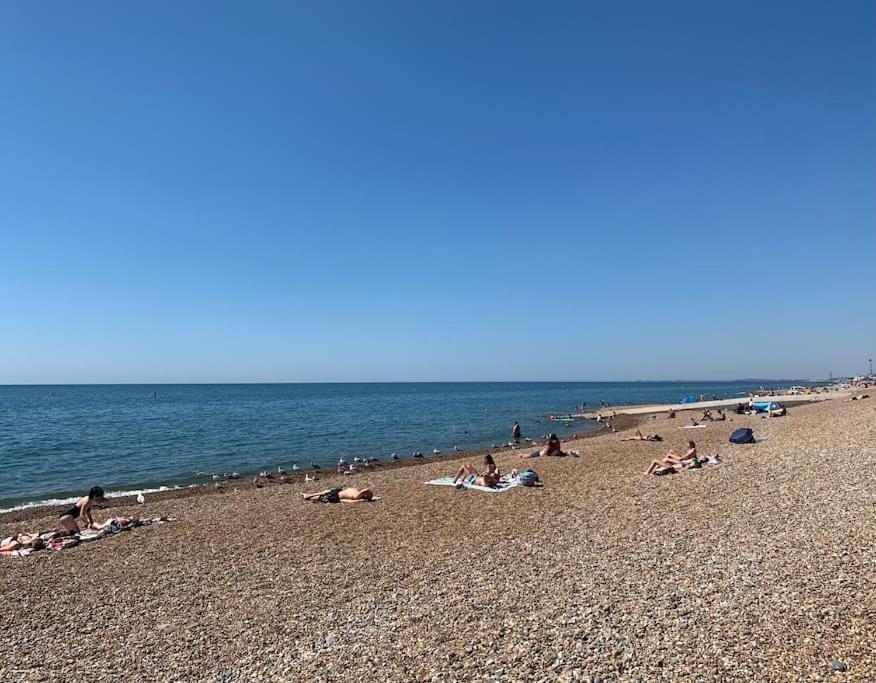 Lovely 4 Bedroom Home, Stones Throw From The Beach Brighton Exterior foto