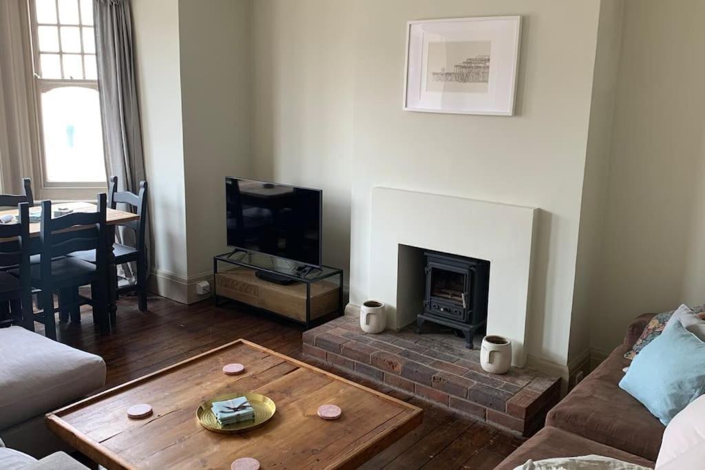 Lovely 4 Bedroom Home, Stones Throw From The Beach Brighton Exterior foto