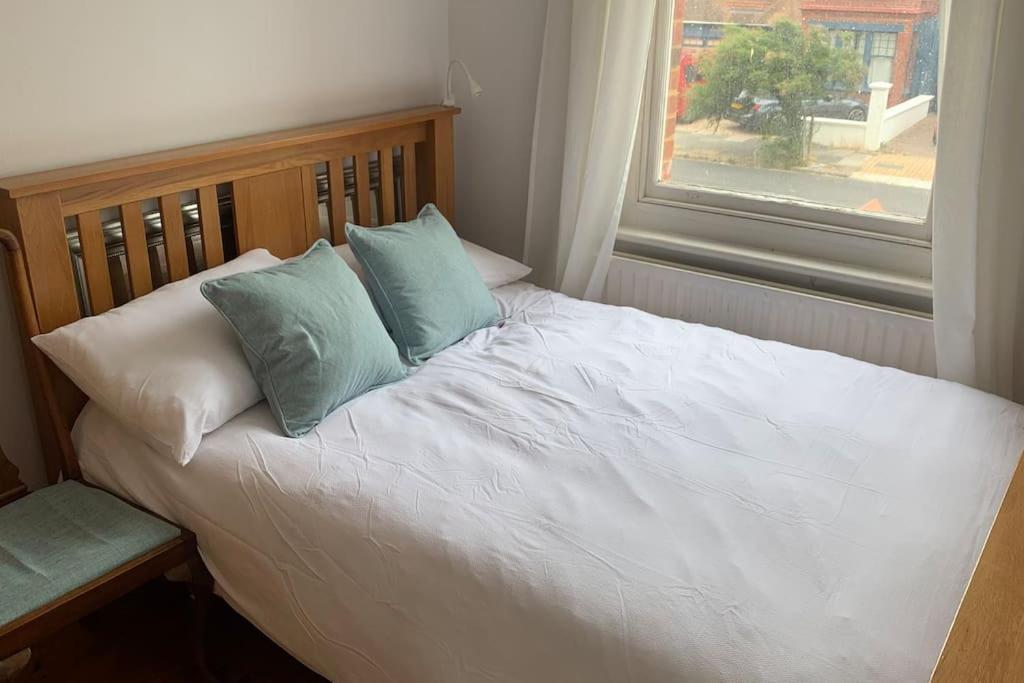 Lovely 4 Bedroom Home, Stones Throw From The Beach Brighton Exterior foto