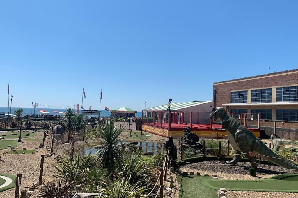 Lovely 4 Bedroom Home, Stones Throw From The Beach Brighton Exterior foto
