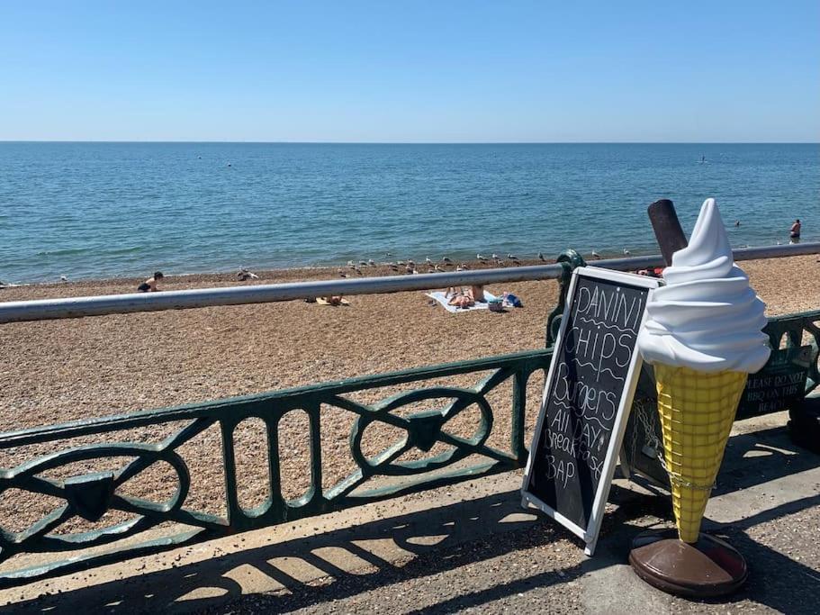 Lovely 4 Bedroom Home, Stones Throw From The Beach Brighton Exterior foto